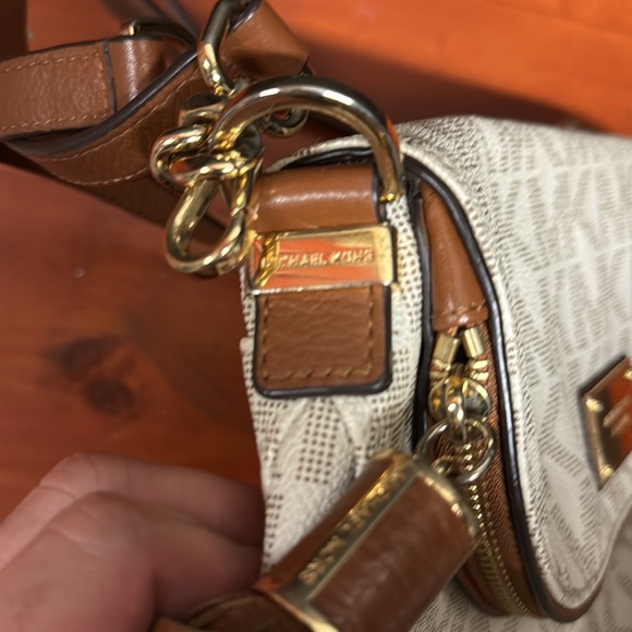 Michael Kors Signature Hamilton Medium Bag & Wallet - Picture 5 of 10